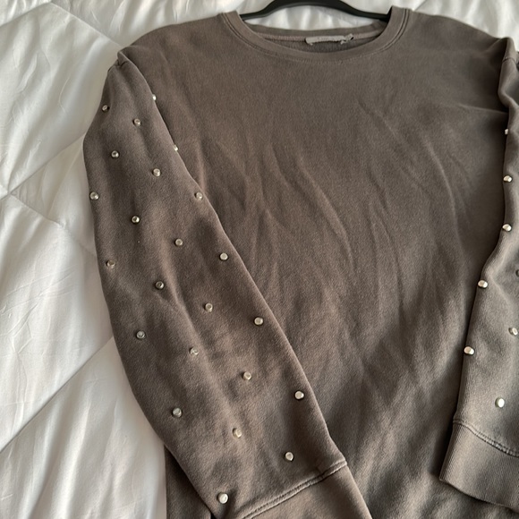Mini sweater dress in grey and stud design on sleeves - Picture 2 of 2